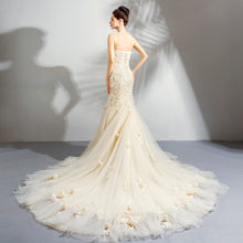 Load image into Gallery viewer, Romantic Light Champagne Mermaid Wedding Dress Sweetheart Lace Flower Fishtail Wedding
