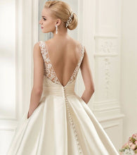 Load image into Gallery viewer, Satin Wedding Dresses Ball Gown real photo white &amp; Ivory elegant Bridal Dress Open Back Wedding Dresses